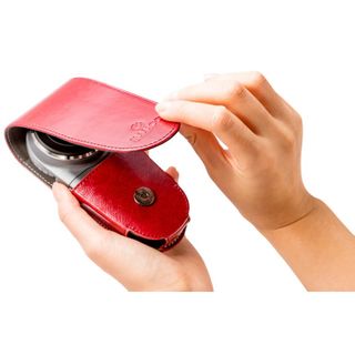 LEATHER POUCH RED ILLUCO W/BELT CLIP